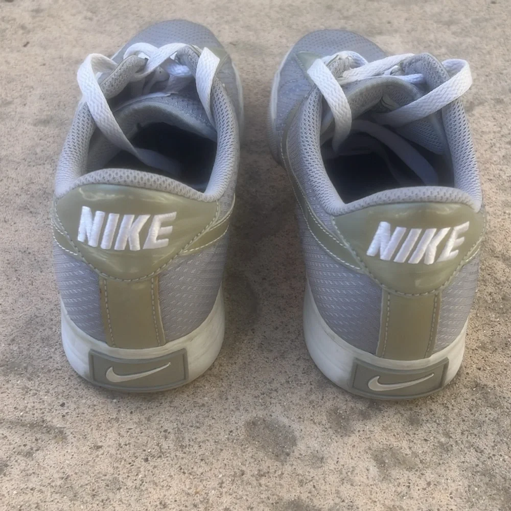Nike Classic Women's Wolf Grey Sneakers Size 9